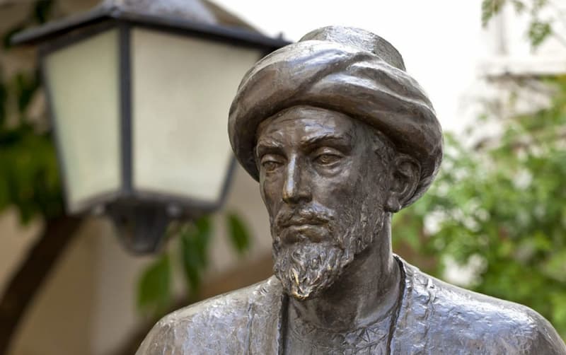Maimonides statue