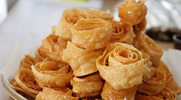 Fijuelas or fazuelos rolled fried pastry