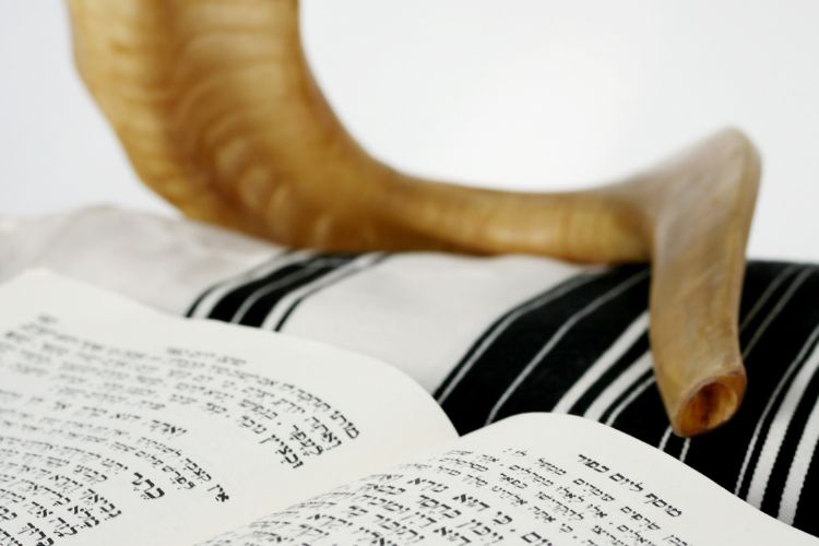 Shofar and selichot prayer book