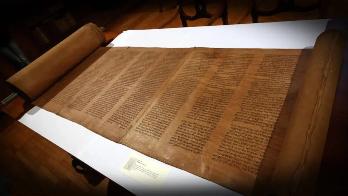 Sephardic Torah The oldest complete Torah in the world